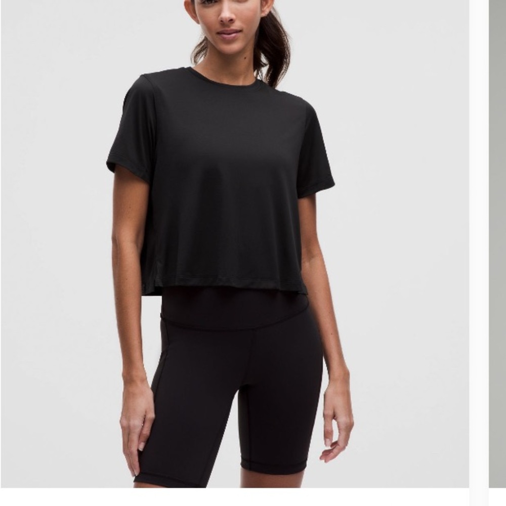 lululemon athletica train ultralight Short Sleeve Crop Top